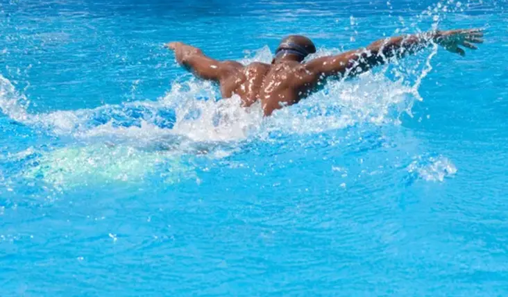 MEN SWIMMING