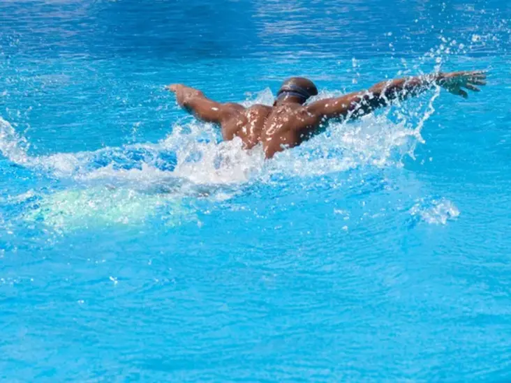 MEN SWIMMING